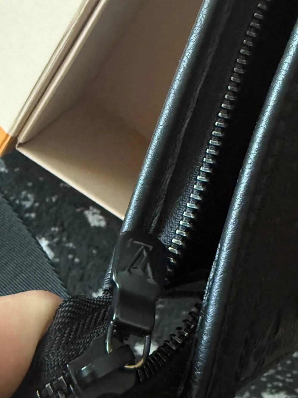 Louis Vuitton Black messenger Monogram Crossbody Bag MINT